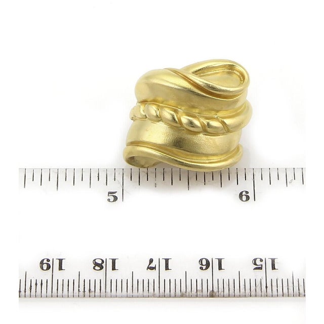 Mid 20th Century Mid 20th Century Kieselstein Cord 18K Yellow Gold Scroll Shell Clip On Earrings For Sale - Image 5 of 5