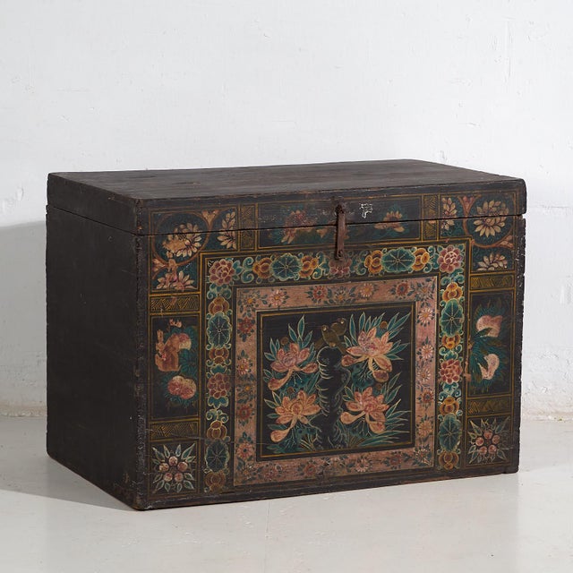 Antique Trunk with a Illustrated Magpies, China, 1900s For Sale - Image 9 of 9