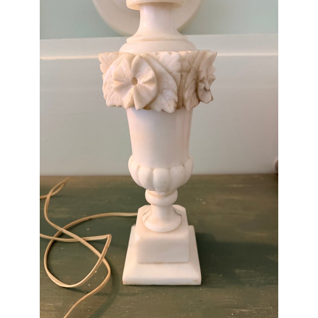 Hollywood Regency Vintage Carved Alabaster Urn Table Lamp With Floral Garland For Sale - Image 3 of 9