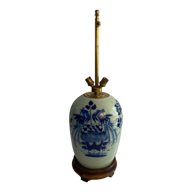 Late 19th Century Blue and White French Porcelain Table Lamp For Sale