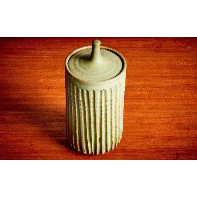 Green Ceramic Vessels with Lid and Vase in Green by Tom McMillin, USA, 1960s, Set of 5 For Sale - Image 8 of 18