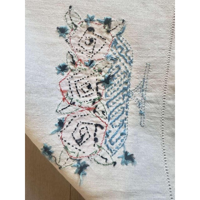 Linen Vintage Linen Tea Towel Appliqué Stylized Roses 1930s Art Deco Graphic Embroidery For Sale - Image 8 of 10