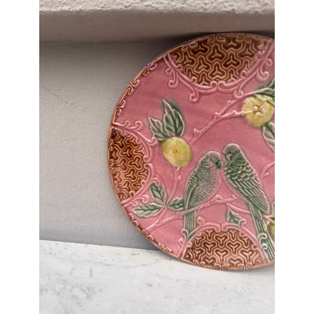 French French Pink Majolica Parakeets Plate Salins, Circa 1890 For Sale - Image 3 of 4