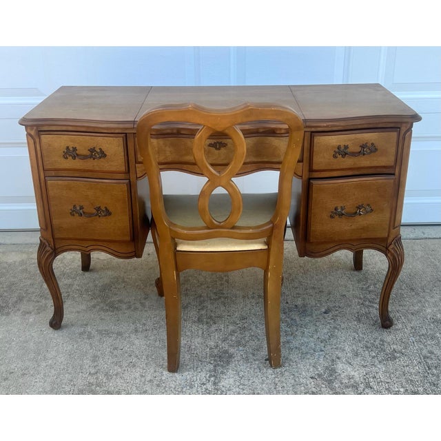 Vintage Bassett Furniture French Provincial Louis XV Style Vanity