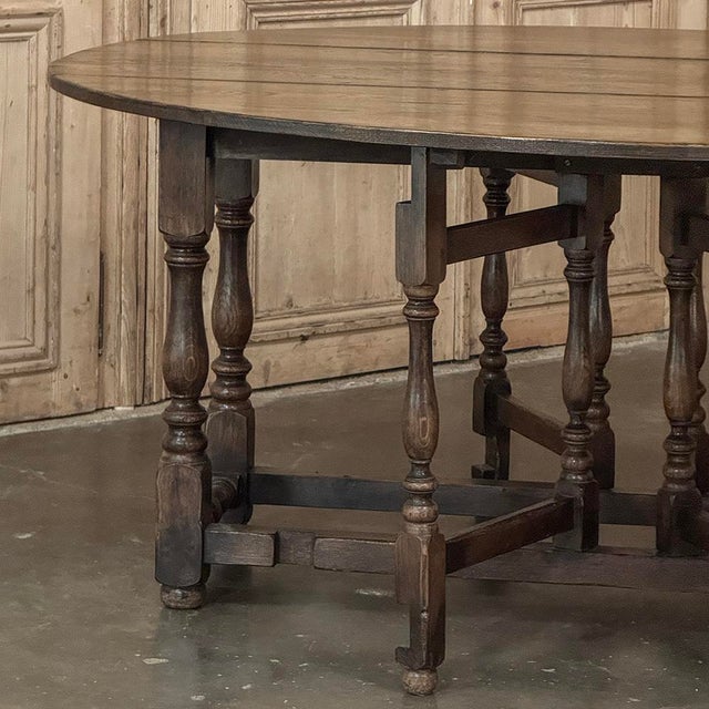 Early 19th Century Antique English Oak Gateleg Dining Table For Sale In Dallas - Image 6 of 18