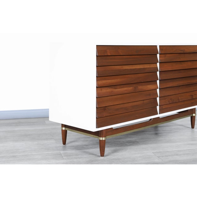 Mid-Century Modern Walnut Dresser by Merton Gershun for American of Martinsville, 1960s For Sale In Los Angeles - Image 6 of 13