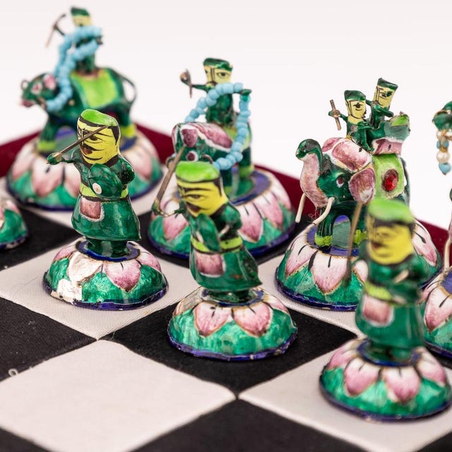 Indian Silver and Enamel Chess Set with Silk and Velvet Board, Jaipur, 1950s, Set of 33 For Sale - Image 10 of 18