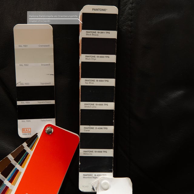 Wing Lounge Chair with Stool in Leather from Stressless, Set of 2 For Sale - Image 6 of 11