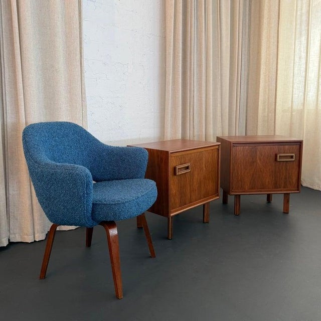 Brown Pair of Mid-Century Modern Walnut With Brass Trim Nightstands End Tables For Sale - Image 8 of 10