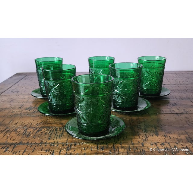 Anchor Hocking 6 Mid Century Forest Green Glass Sandwich Pattern Juice Tumblers W/ Saucers ~ Anchor Hocking For Sale - Image 4 of 10