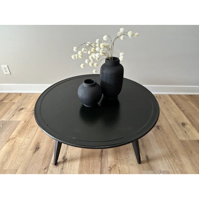 1960s John Van Koert for Drexel Profile Collection Round Coffee Table – Vintage Mid-Century Modern Black Lacquer Cocktail Table For Sale - Image 9 of 12
