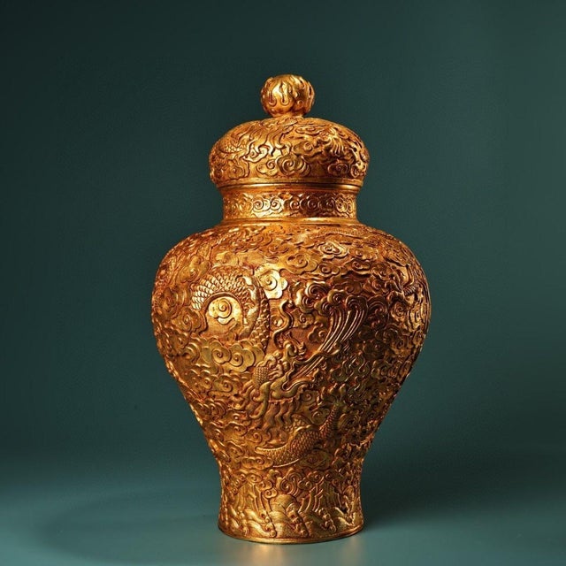 Dimensions: Height 28cm (11.02") x Width 16cm (6.30") Weight: 2500 grams (approx. 5.51 lbs) Material: Gilt Bronze / Gilt...