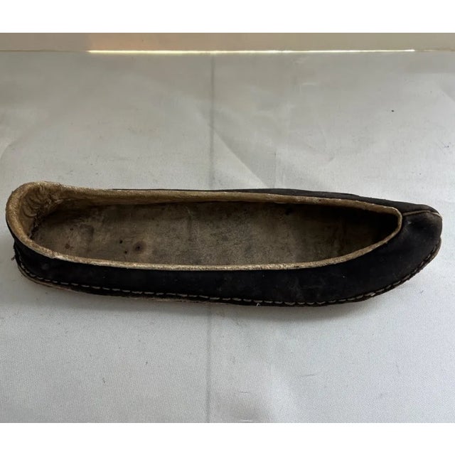 Antique Korean Joseon Dynasty Heukhye Nobleman's Leather Shoe, Single, Yangban Nobility Footwear With Hobnail Sole, 19th Century For Sale - Image 13 of 15