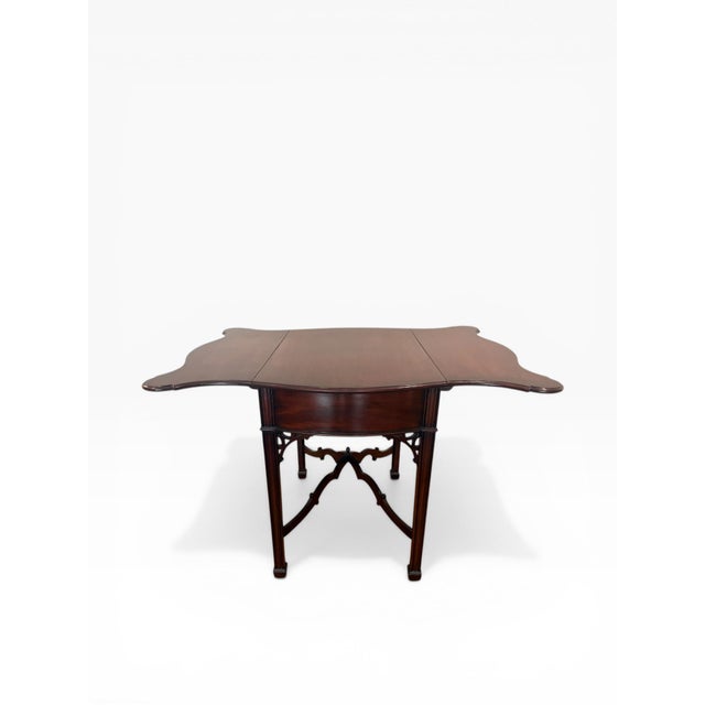 Late 20th Century Late 20th Century Kindel Winterthur Mahogany Drop-Leaf Pembroke Table With Drawer For Sale - Image 5 of 14