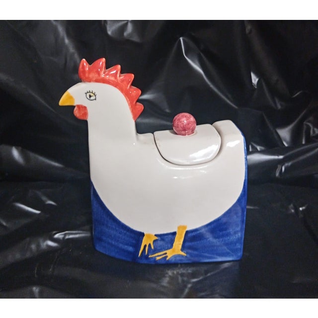 Pair of hand-painted hen-shaped teapots by Manuel Benlloch in collaboration with Algora. A complete collection of two...