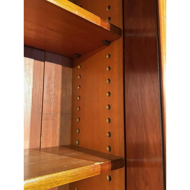 Beautiful antique mahogany bookcase from the early Victorian era. Equipped with 8 glass doors. The middle 2 doors are set...