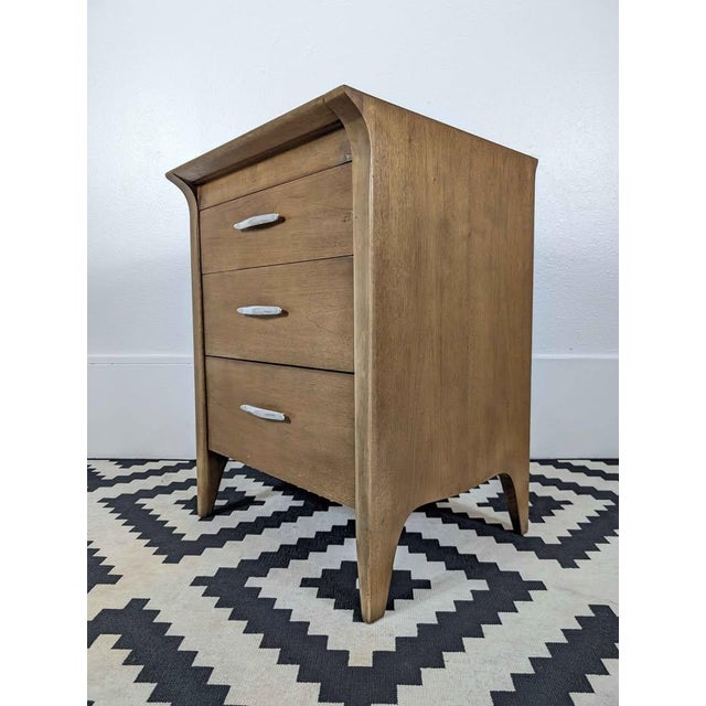 Mid-Century Modern 1960s 3 Drawer Nightstand by John Van Koert for Drexel Profile For Sale - Image 3 of 8