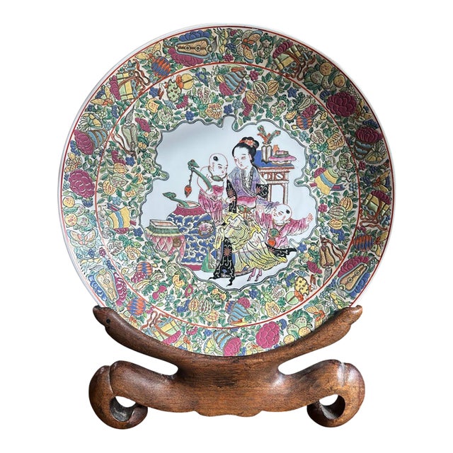 Late 20th Century Chinese Famille Rose Porcelain Decorative Plate With Figural Scene For Sale