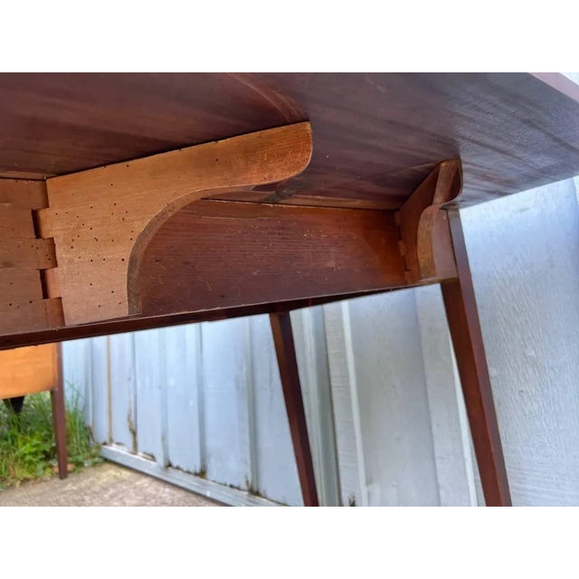 English Antique Federal Inlaid Mahogany Inlaid Drop-Leaf Pembroke Side Table. Circa 18th Century. For Sale - Image 3 of 11