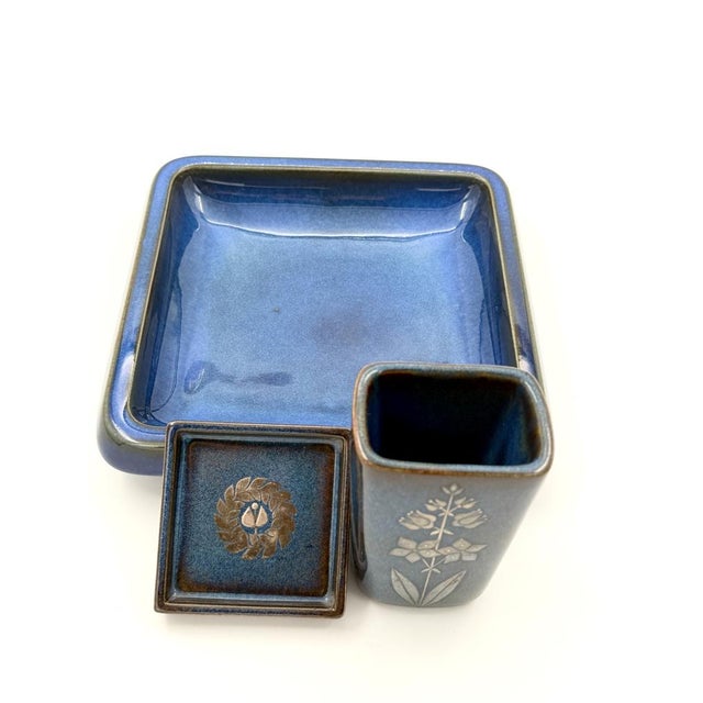 A beautiful Lagun stoneware set designed by Sven Jonson for Gustavsberg, Sweden, during the 1960s. The set includes a...