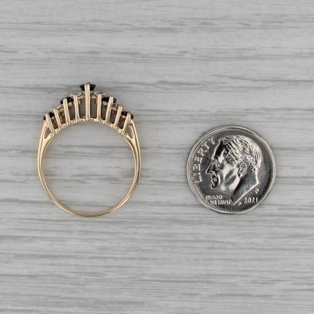 Blue 0.90ctw Tiered Blue Sapphire Diamond Rooftop Ring 14k Yellow Gold Size 8.25 For Sale - Image 8 of 8