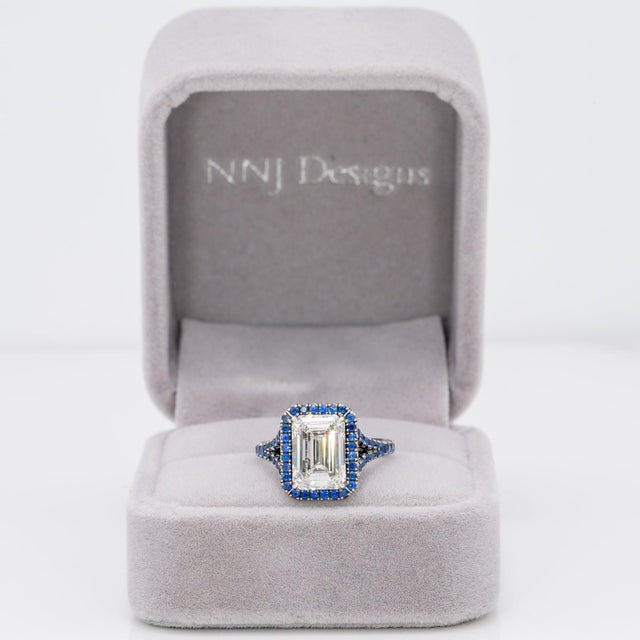 Modern 3.65ct Lab Grown Diamond Estate Ring With Blue Sapphire Accents: Platinum, Size 4.5 For Sale - Image 3 of 10