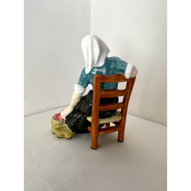 Royal Doulton Vintage Royal Doulton Figurine ~ "The Apple Maid" ~ Hn 2160 For Sale - Image 4 of 11