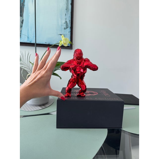 Red Richard Orlinski Gorilla Christmas Edition – Red Metallic Contemporary Sculpture For Sale - Image 8 of 11