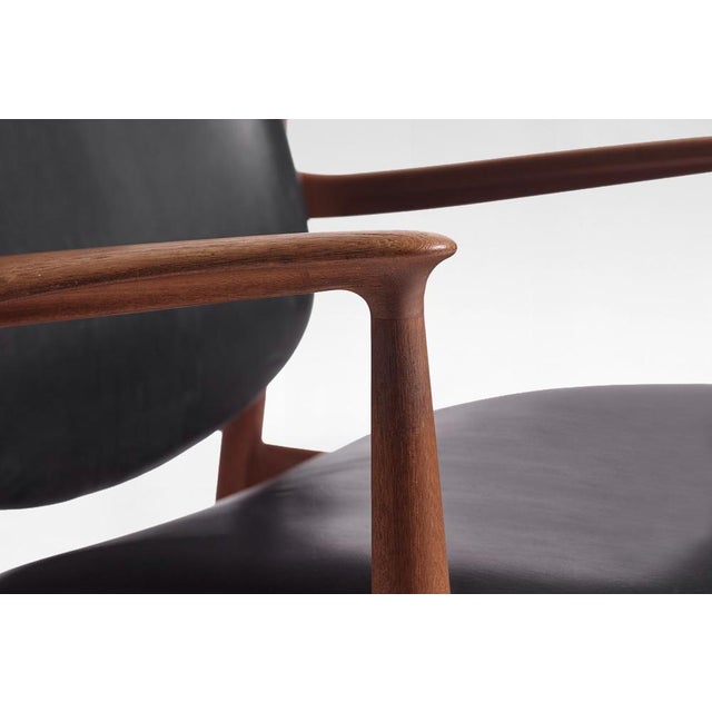 FD136 Lounge Chair in Black Leather and Teak by Finn Juhl, France, 1960s For Sale - Image 9 of 11