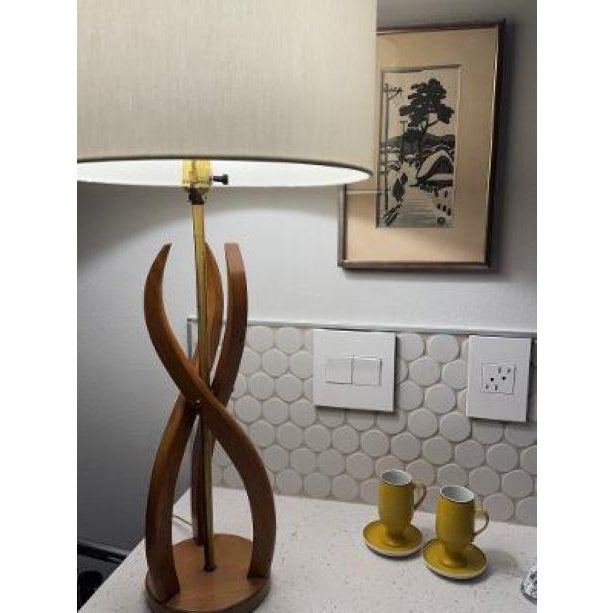 Mid-Century Modern 1960s Sculptural Hardwod & Brass Flower-Form Table Lamp For Sale - Image 3 of 10