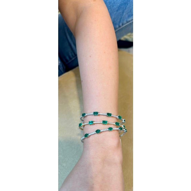 3 Carat Natural Brazilian Emerald & Diamond Bangle Bracelet 14 Karat White Gold For Sale - Image 9 of 18