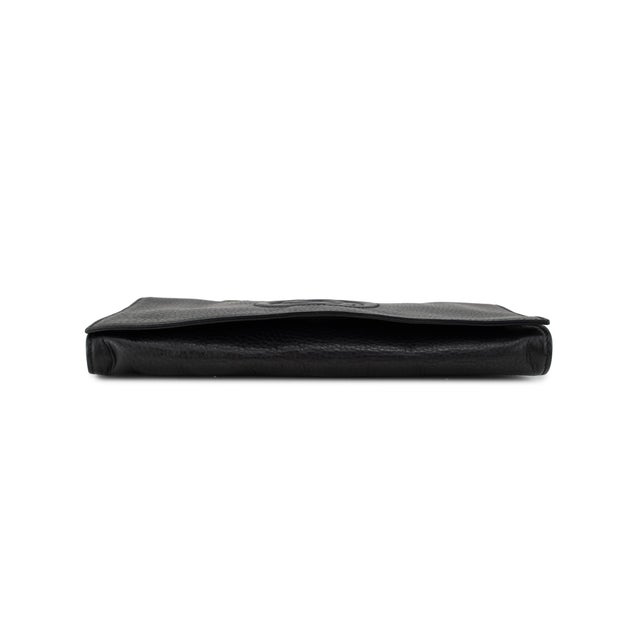 Early 21st Century Gucci Soho Gg Black Pebbled Calfskin Leather Tassel Flap Clutch Bag For Sale - Image 5 of 10