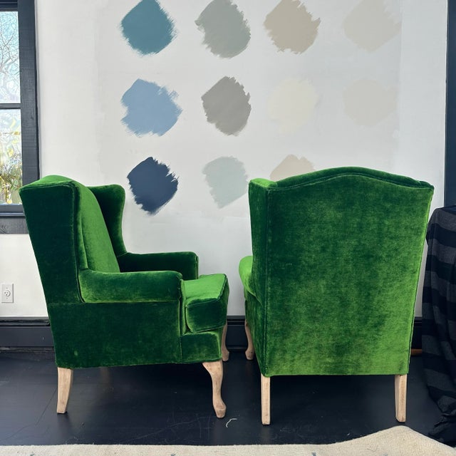Queen Anne Pair of Green Velvet Wingback Chairs in the Style of Queen Anne For Sale - Image 3 of 7