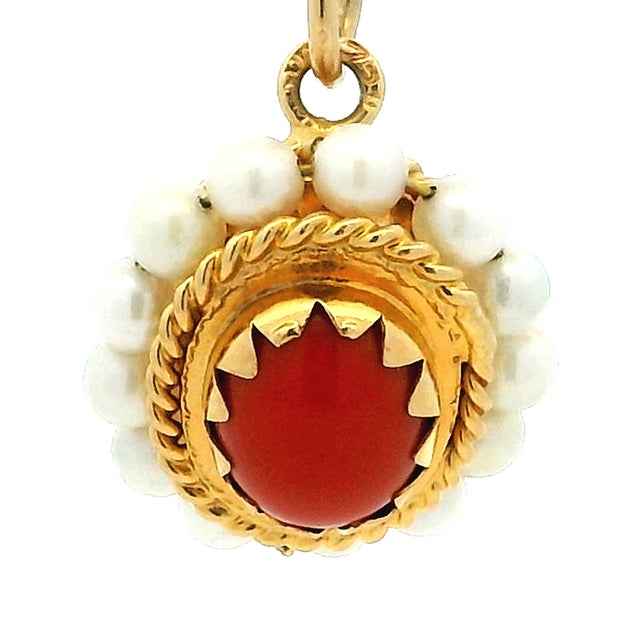A beautifully composed Italian pendant from Torre del Greco, where coral craftsmanship has been rooted for generations....