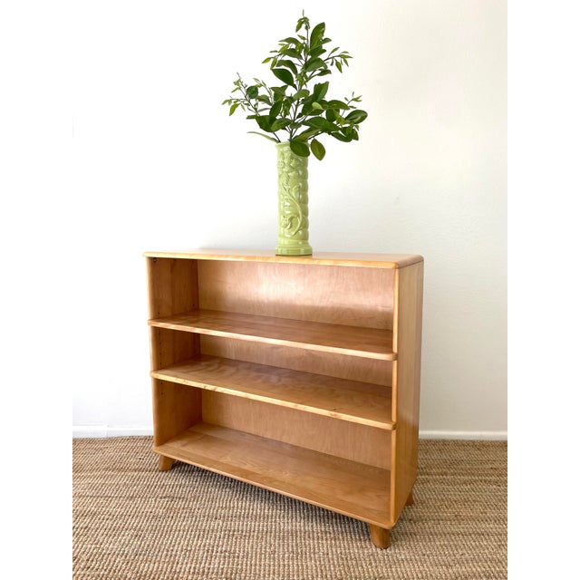 Heywood-Wakefield Vintage Mid-Century Modern Heywood Wakefield 3 Shelf Bookcase / Bookshelf in Wheat For Sale - Image 4 of 11
