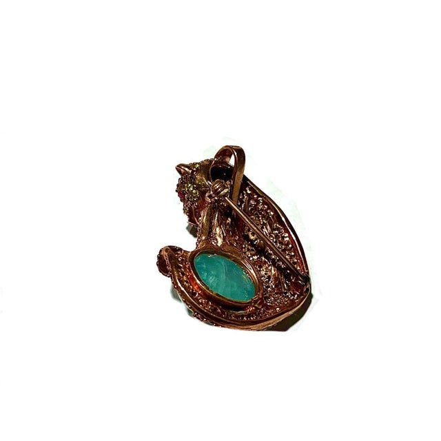 Bochic "Orient" Multi Sapphire & Green Calcite Brooch or Pendent Set In 18K Gold For Sale - Image 12 of 18