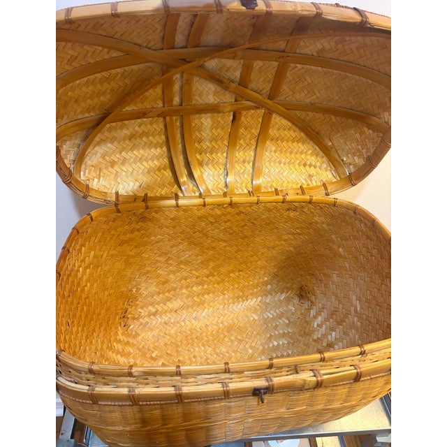 Vintage 1950s-60s Asian herringbone-weave wicker & bamboo hinge-top storage chest/trunk. Some minor fading to wicker in a...