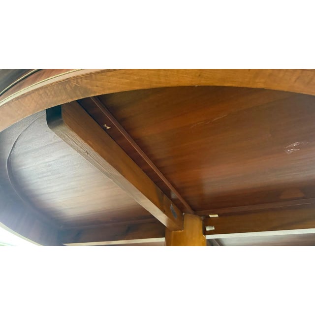 Round Inlaid Pedestal Dining Table by La Maison Élégante Pour Les Meubles Français For Sale - Image 9 of 13