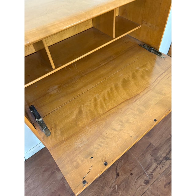 1940s Heywood Wakefield M389w Desk/Chest Wheat For Sale - Image 11 of 11