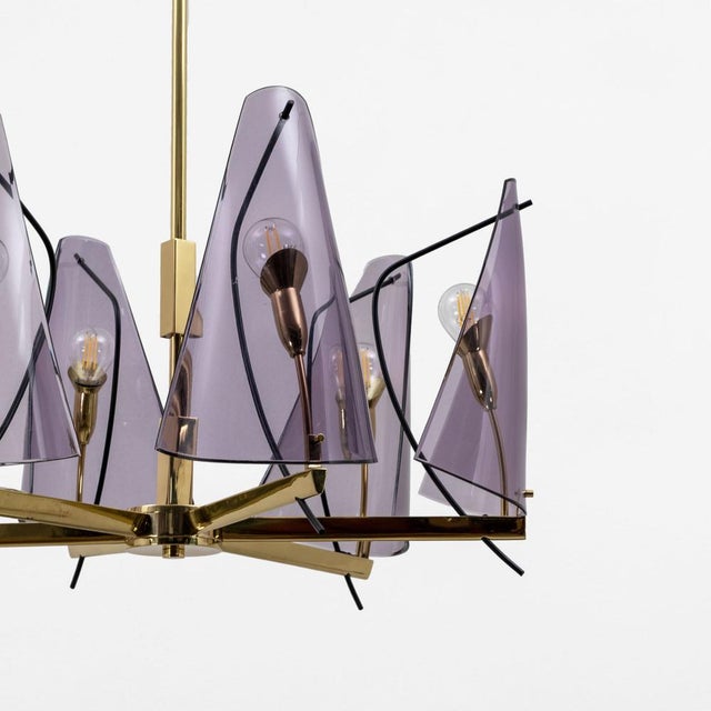 1970s Mid-Century Italian Chandelier in Brass and Purple Acrylic Glass from Stilux Milano, 1970s For Sale - Image 5 of 8