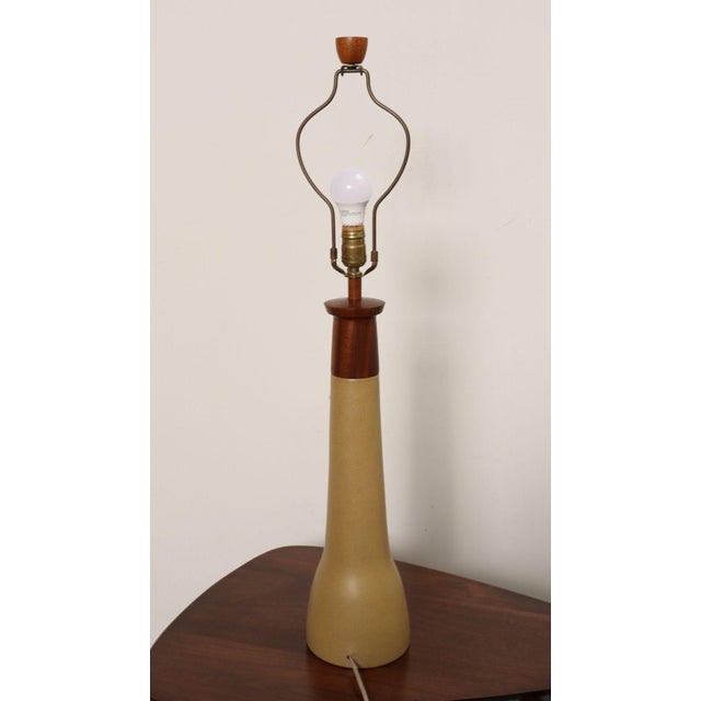 Vintage Gordon and Jane Martz Ochre Stoneware and Walnut Table Lamp With Finial For Sale In New York - Image 6 of 14