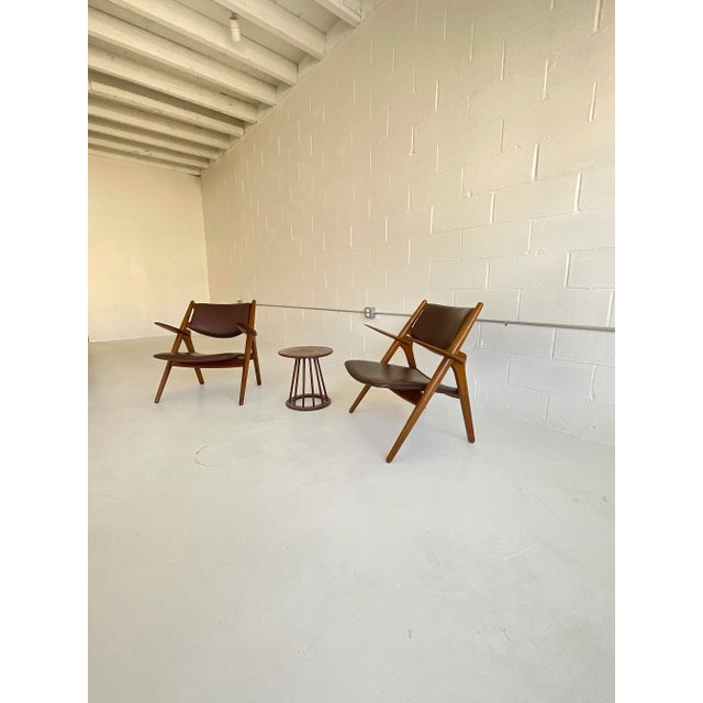 Hans Wegner 1951 Vintage Hans Wegner Sawbuck Chairs for Carl Hansen Ch28 in Oak & Leather- a Pair For Sale - Image 4 of 12