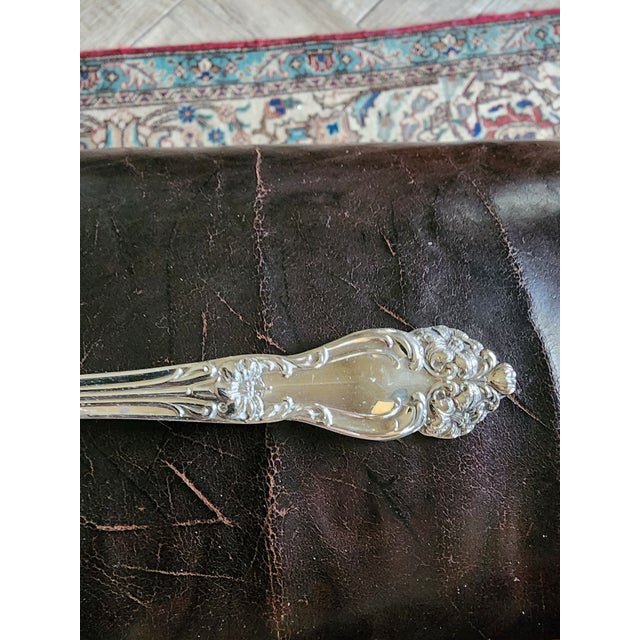 48 piece set consists of 8 knives 9" by 1", 8 teaspoons 6" by 1.25", 8 dinner forks 7.5" by 1", 8 salad forks 6.15" by...