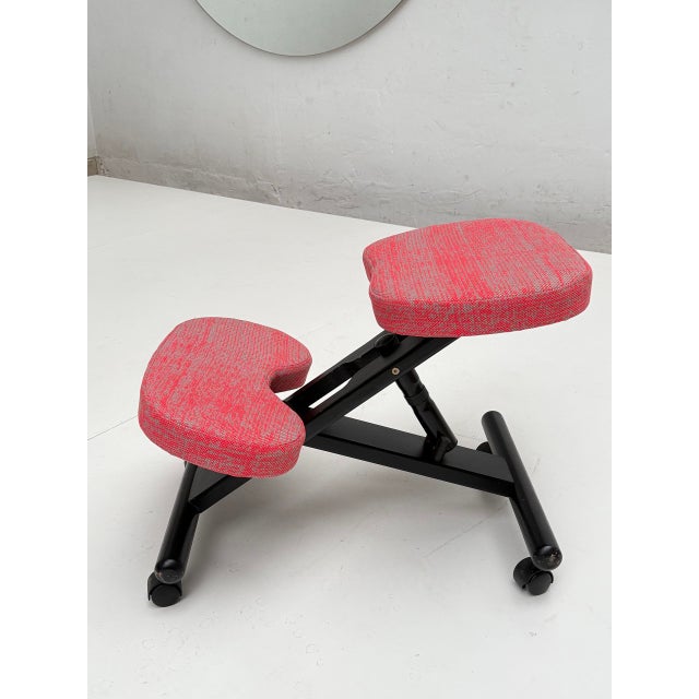 1990s Ergonomic Working Stool with New De Ploeg Upholstery, 1990s For Sale - Image 5 of 8