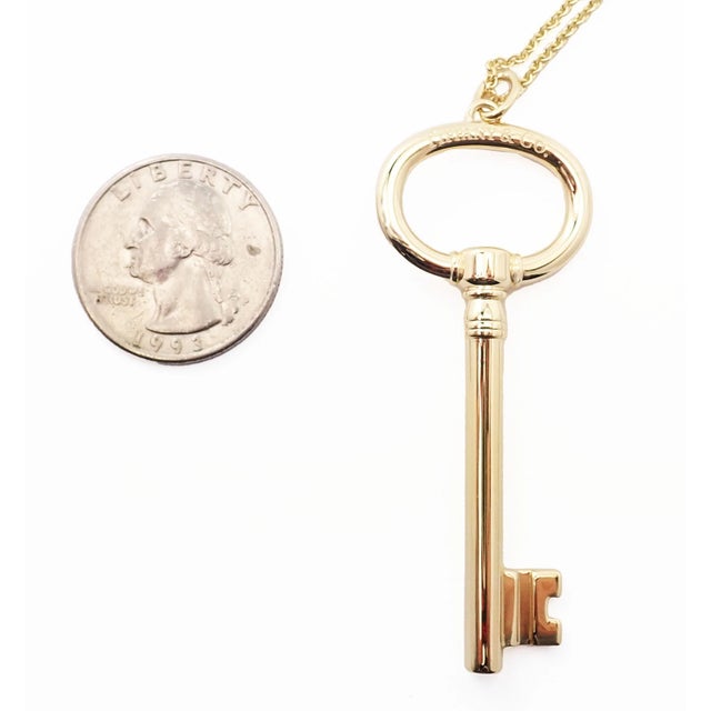2000 - 2009 Tiffany & Co. Yellow Gold Oval Key Pendant Necklace For Sale - Image 5 of 6