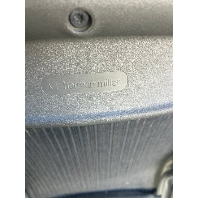 Modern Aeron Herman Miller Iconic Executive Desk Chair Medium Size. Perfect Shape. For Sale - Image 3 of 11