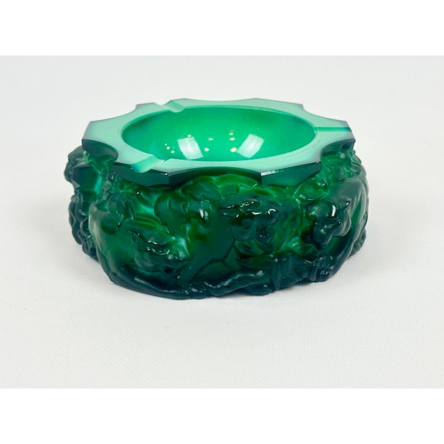Bohemian Art Deco Malachite Glass Panthers Ashtray attributed to Heinrich Hoffmann, 1940s For Sale - Image 4 of 11