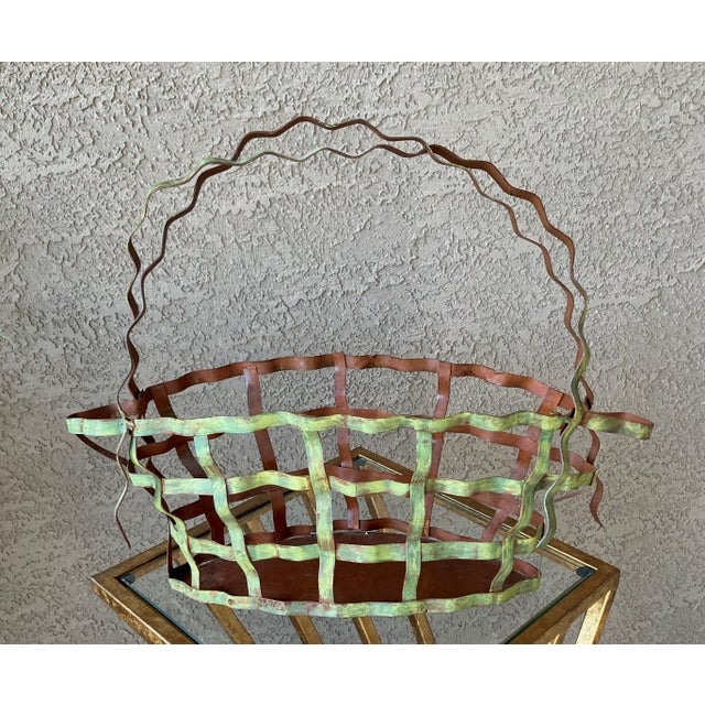Excellent Pre-Owned Condition. Note: Faux stems are not included. Rustic chic with a bit of whimsy, this crimped steel...