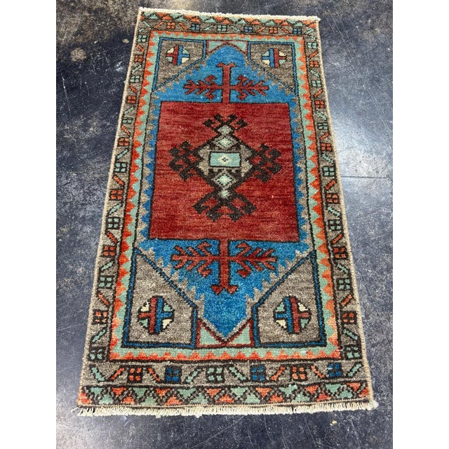 Turkish Yastik Rug 1'4" x 2'6" For Sale - Image 4 of 5