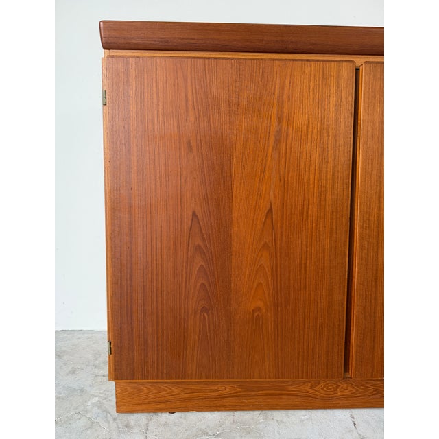 1960s Mid Century Skovby Møbelfabrik Danish Teak Cabinet – Made in Denmark For Sale In Miami - Image 6 of 18